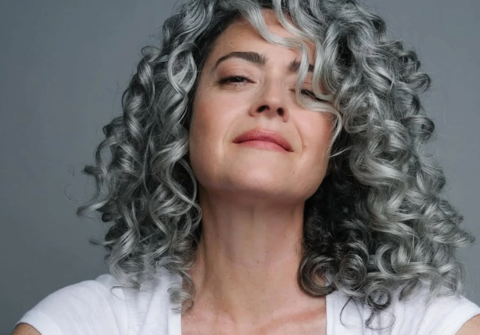 Actor Jordana Oberman showing her silver curls